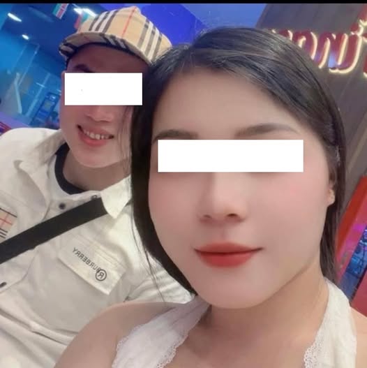 Có thể là hình ảnh về một hoặc nhiều người và văn bản