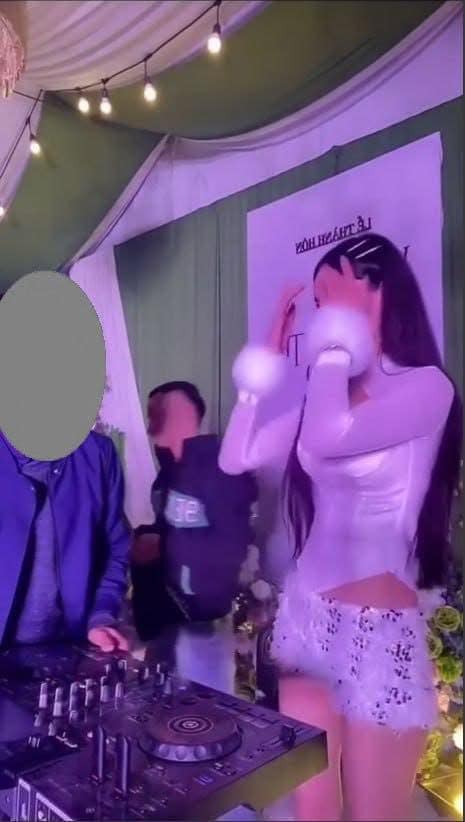 No photo description available.