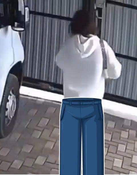 Có thể là hình vẽ ngẫu hứng về áo dạ khuy sừng và đường phố