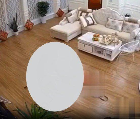 Có thể là hình ảnh về phòng khách và trong nhà