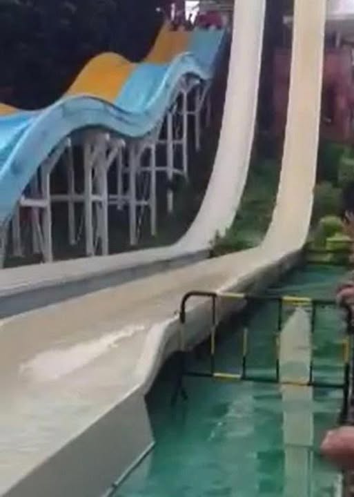 Có thể là hình ảnh về bể bơi