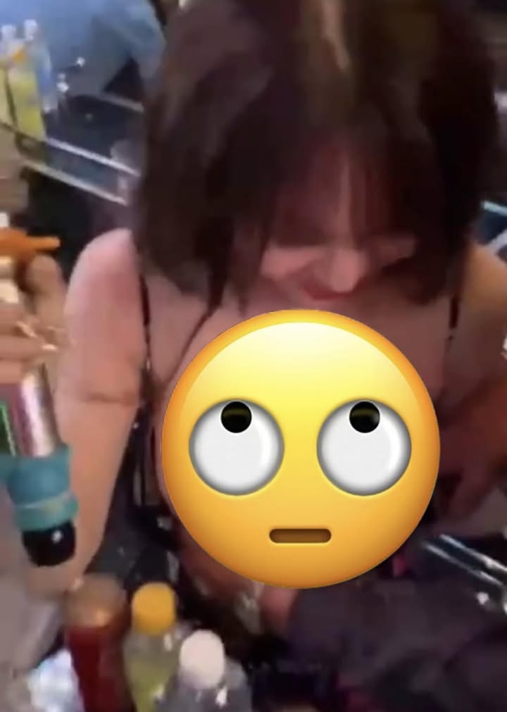 Có thể là hình ảnh về máy sấy tóc