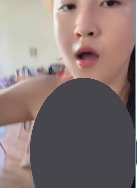 Có thể là hình ảnh về một hoặc nhiều người