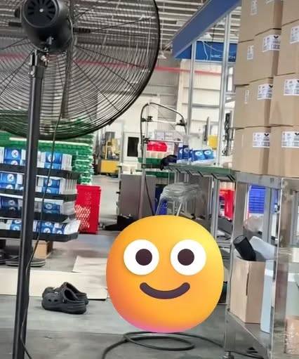 May be an image of ‎speaker and ‎text that says '‎مہ‎'‎‎